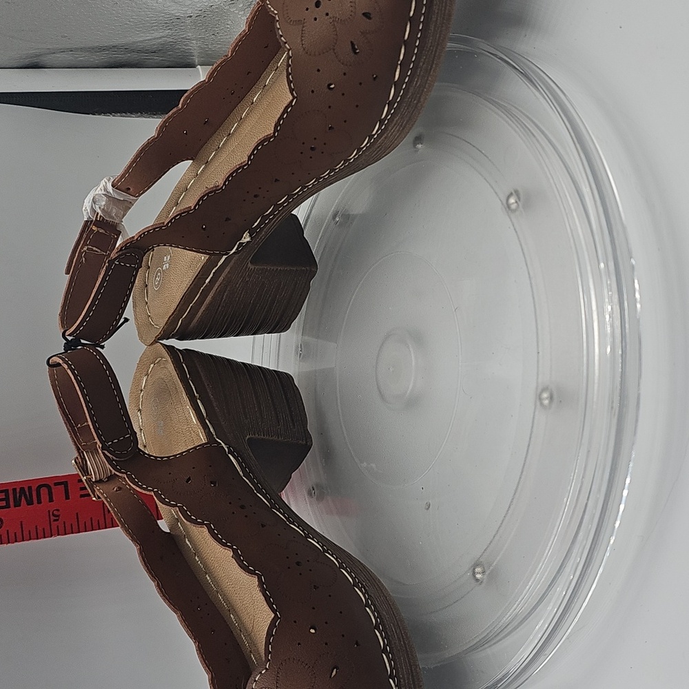 K New Patrizia Wedge Sandals Brown W/ Gold Buckles Sandal Summer Sz 8 - Picture 9 of 11